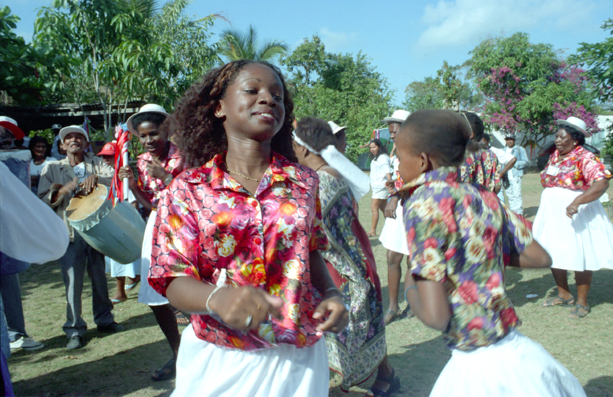 Foto da srie Viva So Benedito <a style='float:right;color:#ccc' href='https://www3.al.sp.gov.br/repositorio/noticia/03-2008/Congo5 1.jpg' target=_blank><i class='bi bi-zoom-in'></i> Clique para ver a imagem </a>